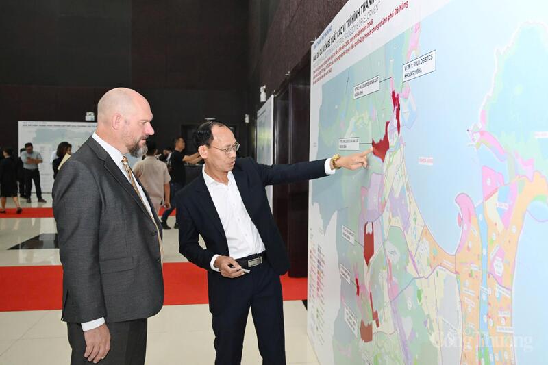 Nhà đầu tư tìm hiểu các vị trí, phân khu chức năng Khu thương mại tự do Đà Nẵng