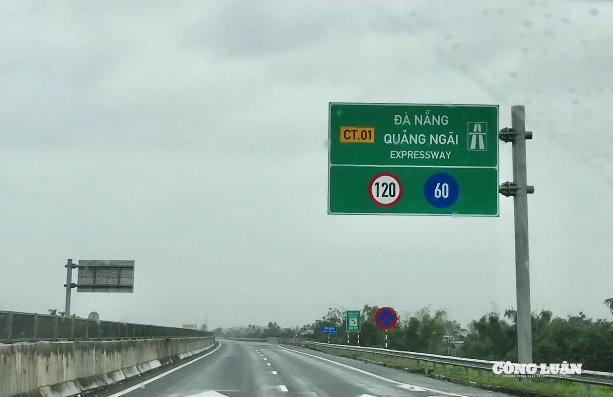 Phương tiện được phép di chuyển trở lại trên cao tốc Đà Nẵng - Quảng Ngãi. Ảnh: TL