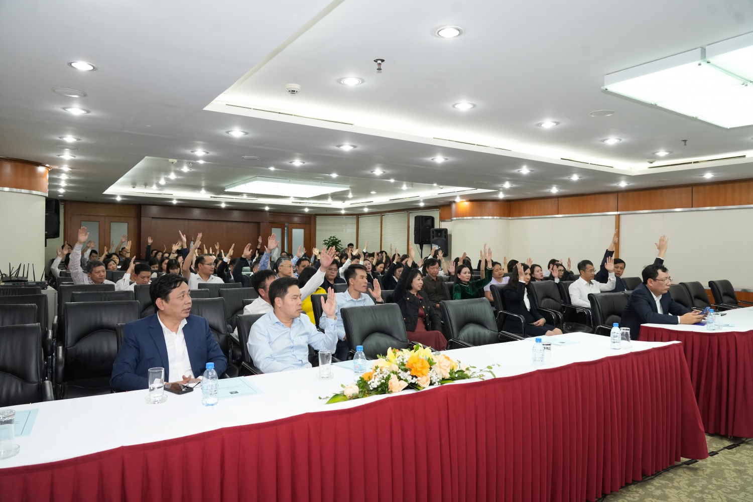 Hội nghị Người lao động Cơ quan PV Power năm 2025 thông qua Nghị quyết Hội nghị với sự nhất trí cao của toàn thể đại biểu