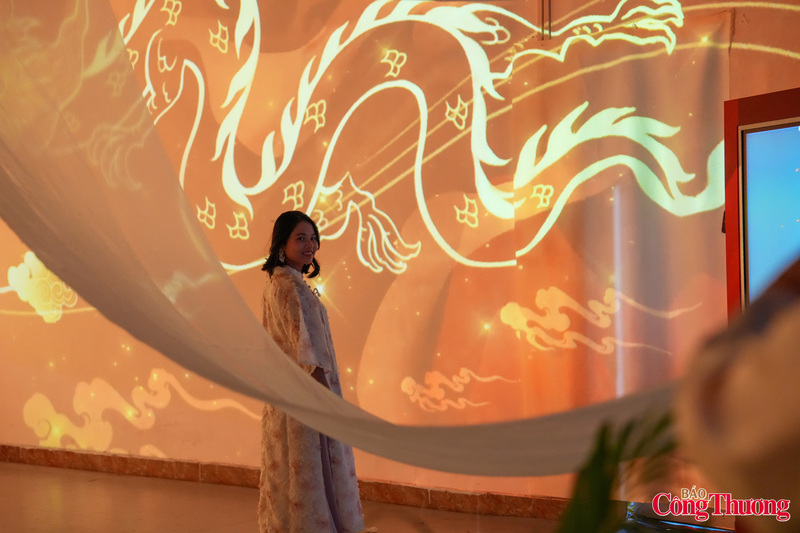 “Hà Nội rạng rỡ – Ánh sáng và Di sản” không chỉ là một triển lãm nghệ thuật, mà còn là minh chứng cho hướng đi mới của Thủ đô trong việc gắn kết văn hóa, công nghệ và phát triển đô thị sáng tạo.