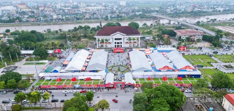 Khai mạc Hội chợ xúc tiến thương mại và sản phẩm OCOP tỉnh Hưng Yên  - 1