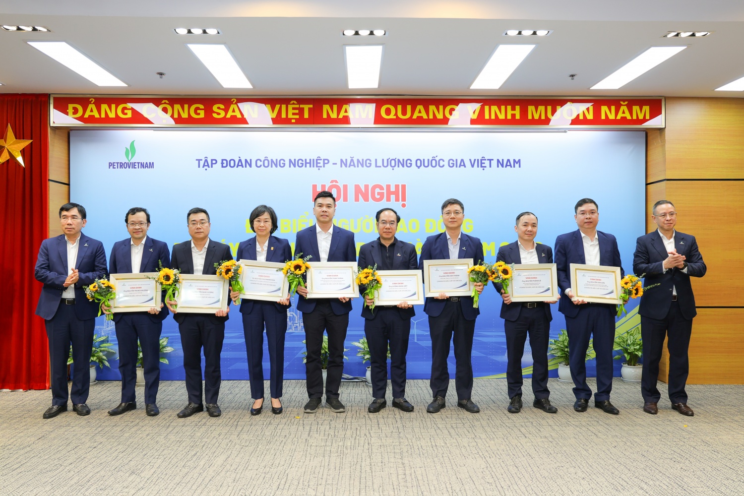 Phát huy tinh thần làm chủ của NLĐ, tạo nguồn lực đưa Petrovietnam phát triển giai đoạn mới Phát huy tinh thần làm chủ của NLĐ, tạo nguồn lực đưa Petrovietnam phát triển giai đoạn mới