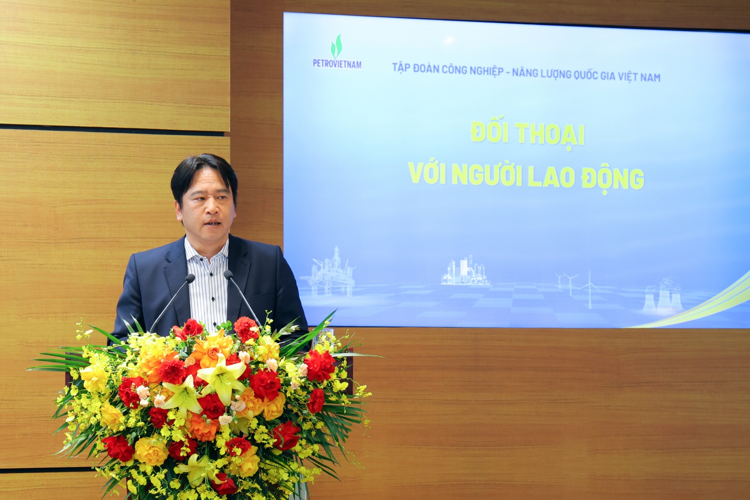 Phát huy tinh thần làm chủ của NLĐ, tạo nền tảng để Petrovietnam phát triển trong giai đoạn mới Phát huy tinh thần làm chủ của NLĐ, tạo nền tảng để Petrovietnam phát triển trong giai đoạn mới