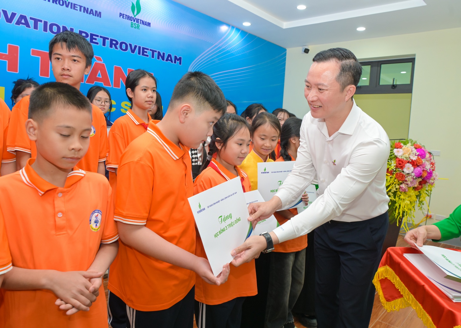 Petrovietnam lan tỏa nghĩa tình Xuân tại Sơn La và Điện Biên