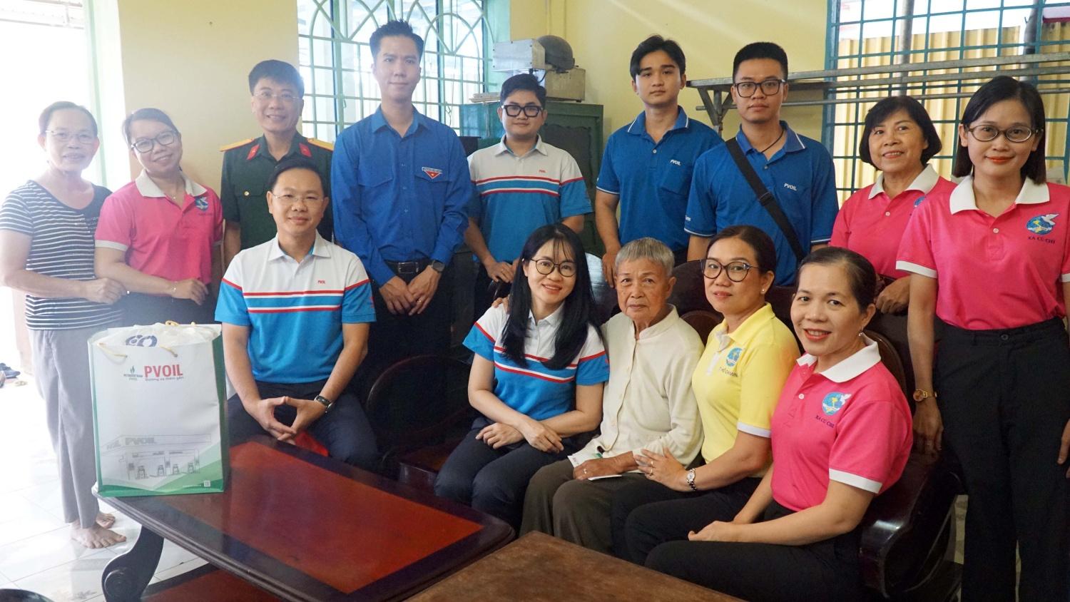 PVOIL thăm, chúc Tết Mẹ Nguyễn Thị Lan, Ấp 5A, xã Củ Chi, TP. Hồ Chí Minh PVOIL thăm, chúc Tết Mẹ Nguyễn Thị Lan, Ấp 5A, xã Củ Chi, TP. Hồ Chí Minh