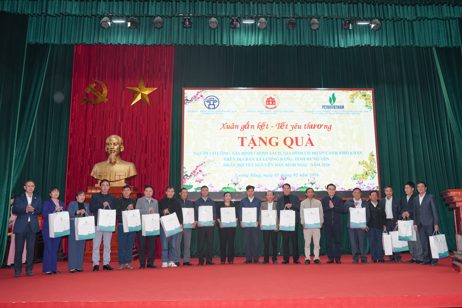 Petrovietnam mang “Xuân Gắn kết - Tết Nghĩa tình” đến với bà con xã Lương Bằng (Hưng Yên)