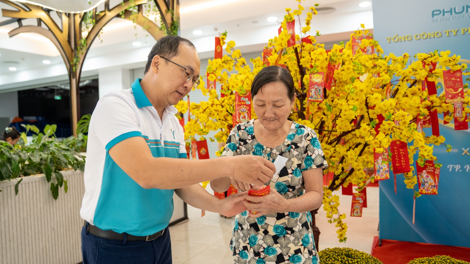 PVFCCo – Phú Mỹ cùng người dân khó khăn sắm Tết