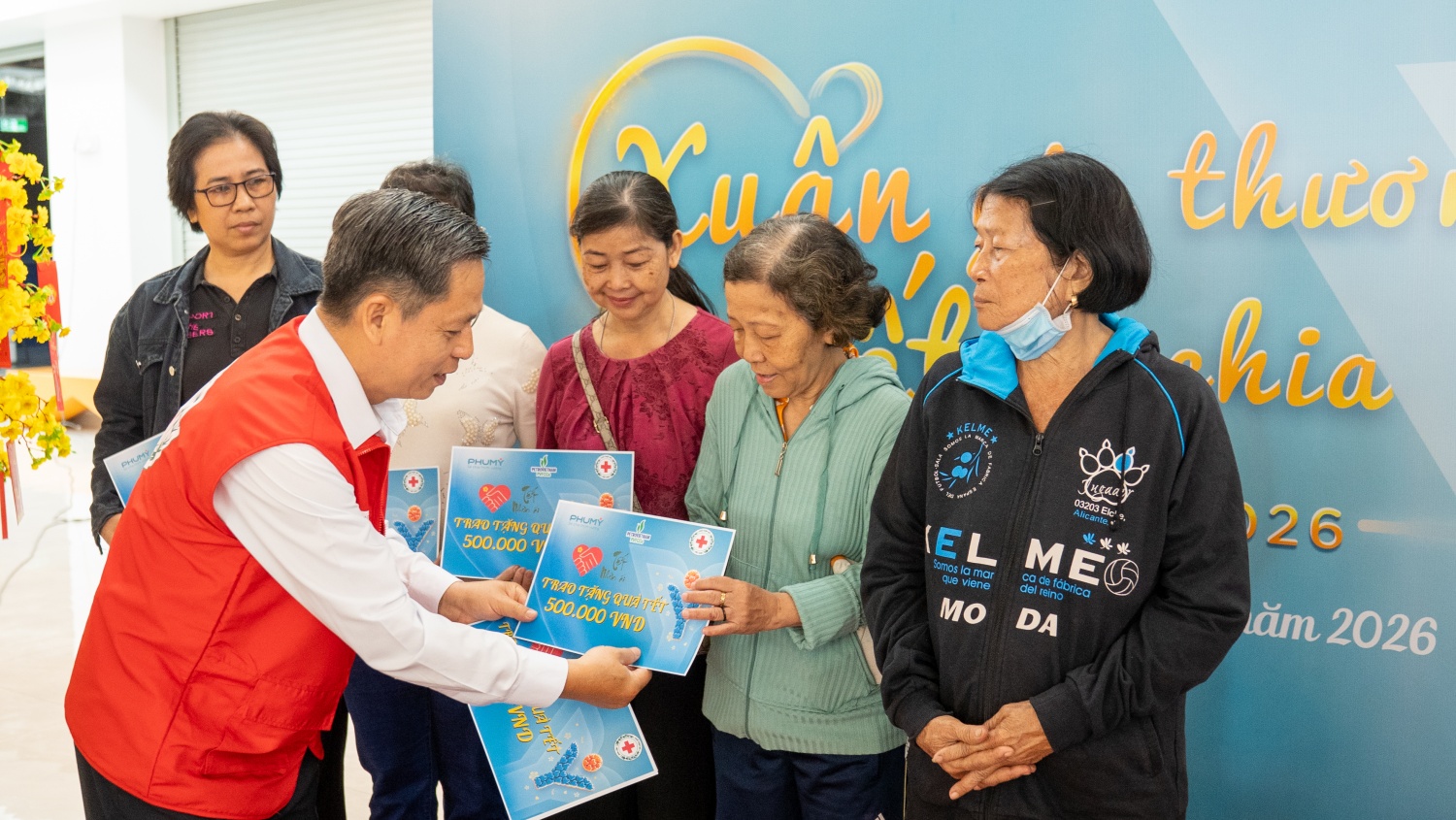 PVFCCo – Phú Mỹ cùng người dân khó khăn sắm Tết