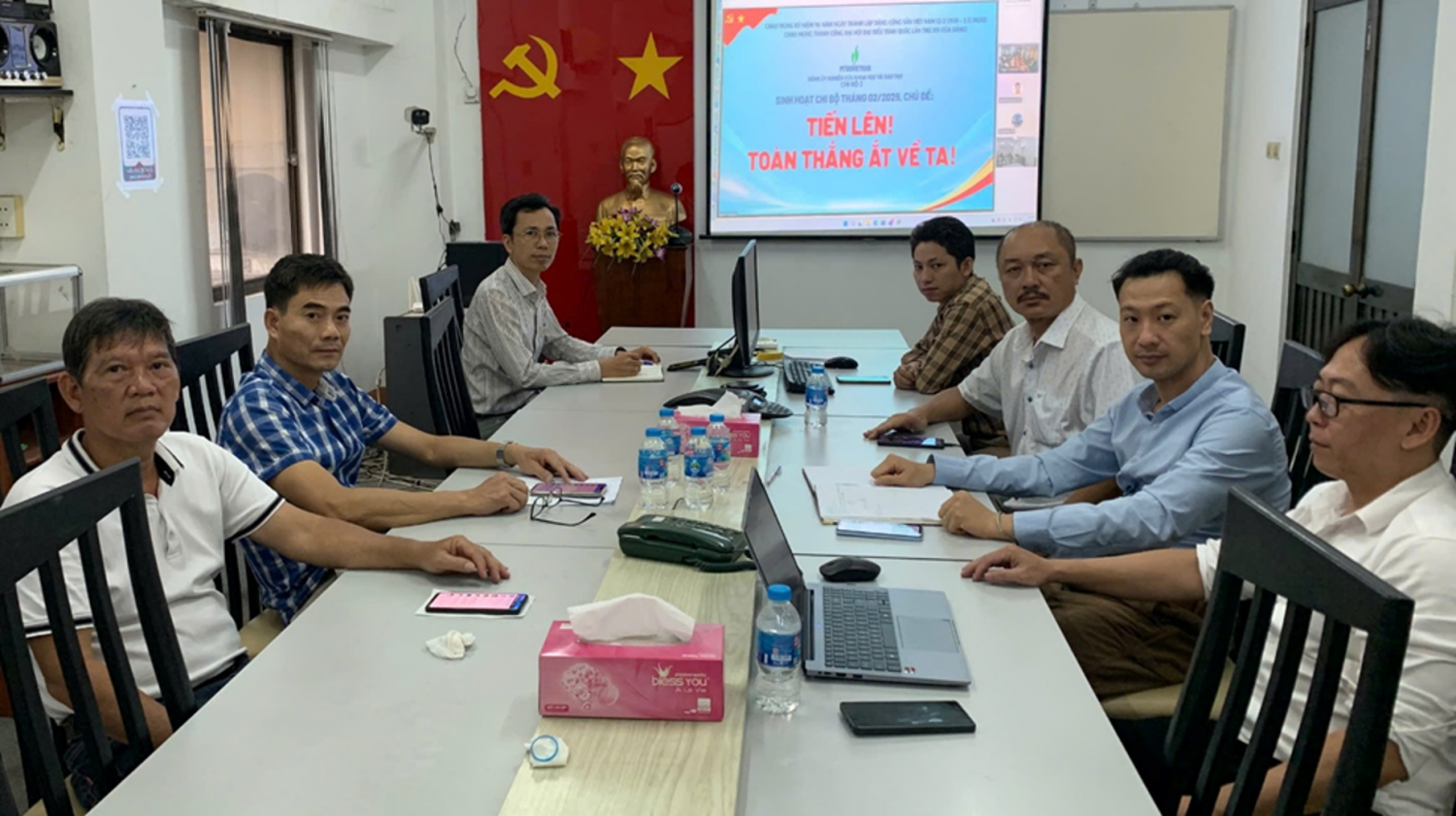 Đảng bộ Nghiên cứu Khoa học và Đào tạo sinh hoạt chi bộ với chủ đề “Tiến lên! Toàn thắng ắt về ta!”