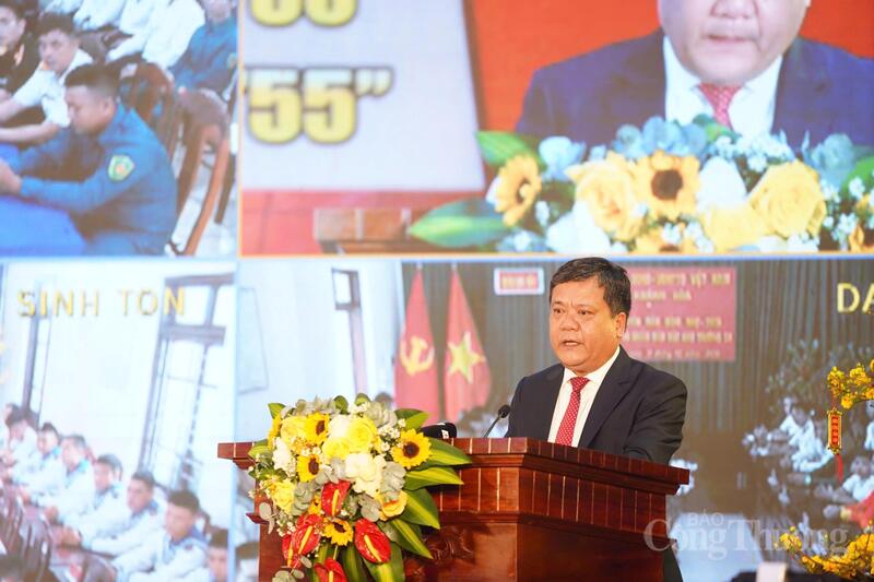 Ông Trần Phong, Ủy viên Ban Chấp hành Trung ương Đảng, Chủ tịch UBND tỉnh Lâm Đồng phát biểu tại chương trình. Ảnh: Lê Sơn