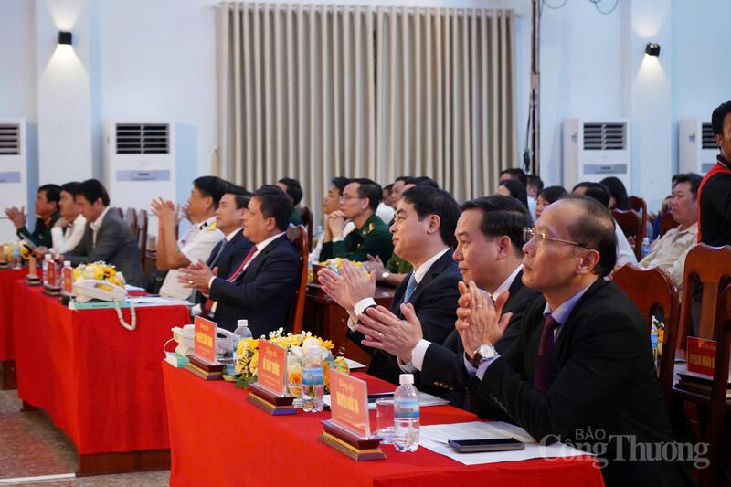 Các đại biểu tham dự chương trình. Ảnh: Lê Sơn