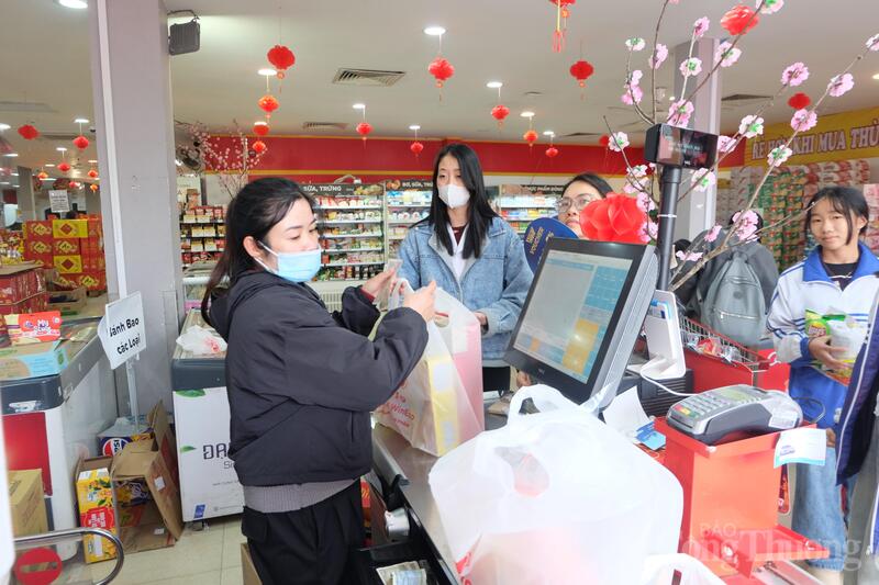 Sức mua sản phẩm OCOP Lai Châu tăng mạnh tại các siêu thị, điểm giới thiệu và bán hàng OCOP của tỉnh.