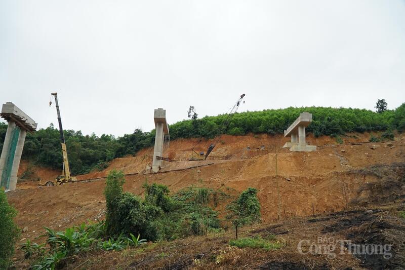 Trụ cầu thuộc Dự án thành phần 2. Ảnh: Vũ Long