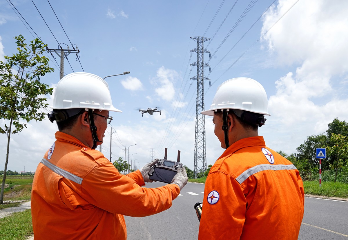 Ngành điện miền Nam sẵn sàng đảm bảo cấp điện Tết Bính Ngọ 2026 Ngành điện miền Nam sẵn sàng đảm bảo cấp điện Tết Bính Ngọ 2026