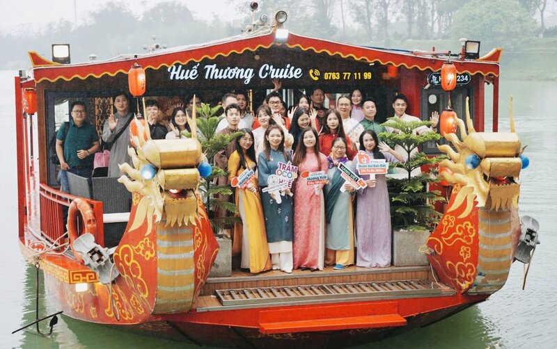 Ngành hàng áo dài được đánh giá còn nhiều dư địa phát triển trên thương mại điện tử. Ảnh: Đ.N