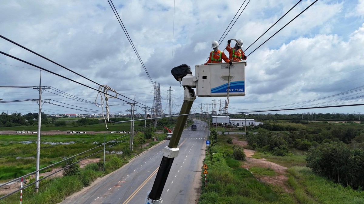 Ngành điện miền Nam sẵn sàng đảm bảo cấp điện Tết Bính Ngọ 2026 Ngành điện miền Nam sẵn sàng đảm bảo cấp điện Tết Bính Ngọ 2026
