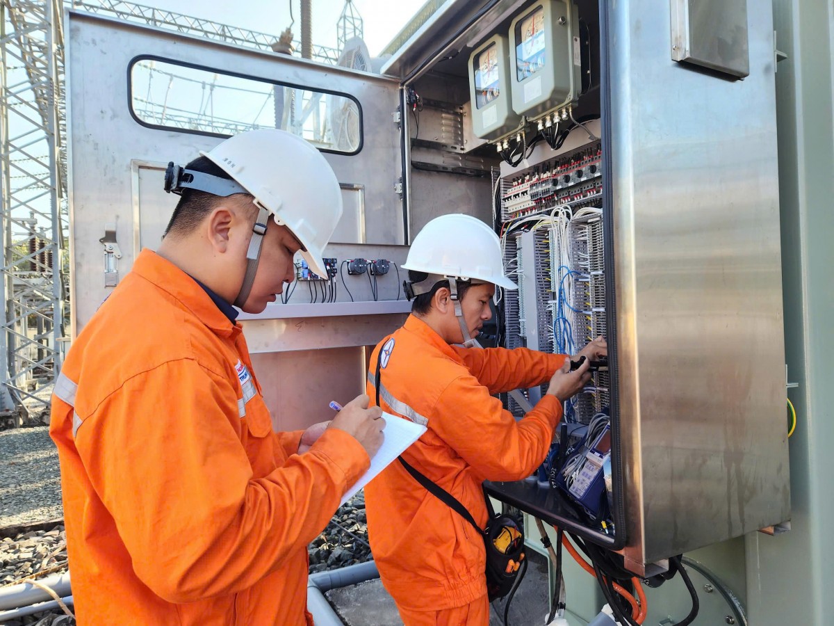 Ngành điện miền Nam sẵn sàng đảm bảo cấp điện Tết Bính Ngọ 2026 Ngành điện miền Nam sẵn sàng đảm bảo cấp điện Tết Bính Ngọ 2026