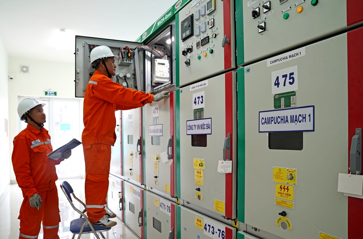 Ngành điện miền Nam sẵn sàng đảm bảo cấp điện Tết Bính Ngọ 2026 Ngành điện miền Nam sẵn sàng đảm bảo cấp điện Tết Bính Ngọ 2026