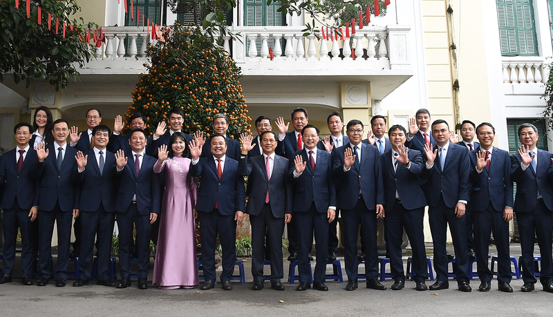 Phó Thủ tướng Chính phủ Bùi Thanh Sơn thăm, làm việc tại Vinachem. Ảnh: VGP/Hải Minh