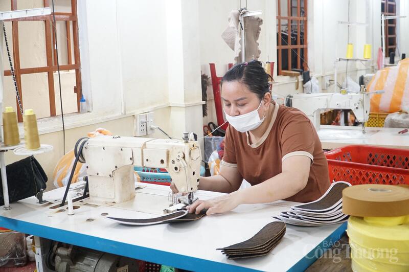 100% người lao động Công ty Hương Quế bắt tay vào sản xuất ngay từ ngày 22/2 để đảm bảo tiến độ cho các đơn hàng xuất khẩu.