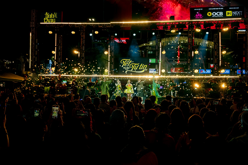 Đêm nhạc “Tết tự tin” mang đến không gian âm nhạc đặc sắc, nơi giao thoa nét đẹp giữa các giá trị truyền thống và tính nghệ thuật đương đại.