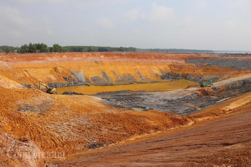 Khu vực kênh dẫn nước của dự án đang được các đơn vị thi công khẩn trương triển khai. Ảnh: Thanh Tuấn