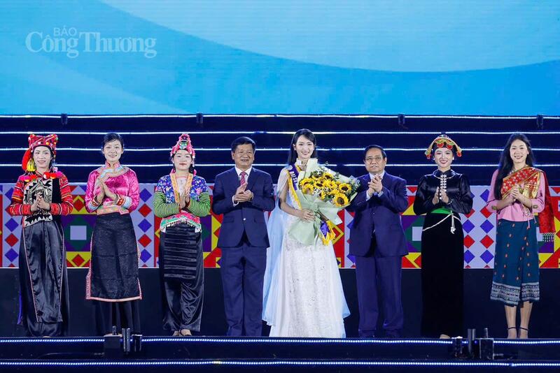 Công bố đại sứ du lịch Điện Biên Vũ Thúy Quỳnh, kỳ vọng góp phần quảng bá hình ảnh địa phương tới đông đảo du khách.