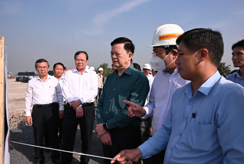 Phó Thủ tướng Chính phủ Mai Văn Chính kiểm tra tiến độ thi công đường Vành đai 3 TP. Hồ Chí Minh đoạn qua địa bàn tỉnh Tây Ninh.