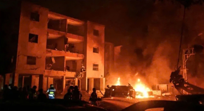 Tên lửa Iran làm bùng phát hỏa hoạn tại Israel.