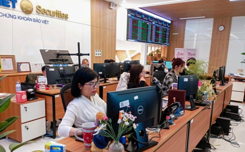 Thị trường chứng khoán bước vào giai đoạn thận trọng, nhà đầu tư nên ưu tiên phòng thủ Thị trường chứng khoán bước vào giai đoạn thận trọng, nhà đầu tư nên ưu tiên phòng thủ