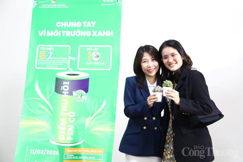 Chị Diệu Linh cho rằng, những hoạt động như vậy có ý nghĩa quan trọng trong việc xây dựng văn hóa sống xanh trong cơ quan. Ảnh: Phương Trang