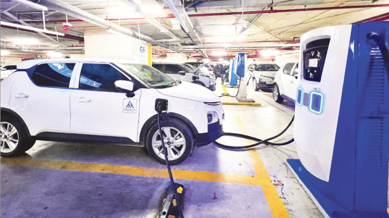 Nhiều người tiêu dùng cảm thấy hài lòng khi chuyển từ xe xăng sang xe điện. Ảnh minh hoạ