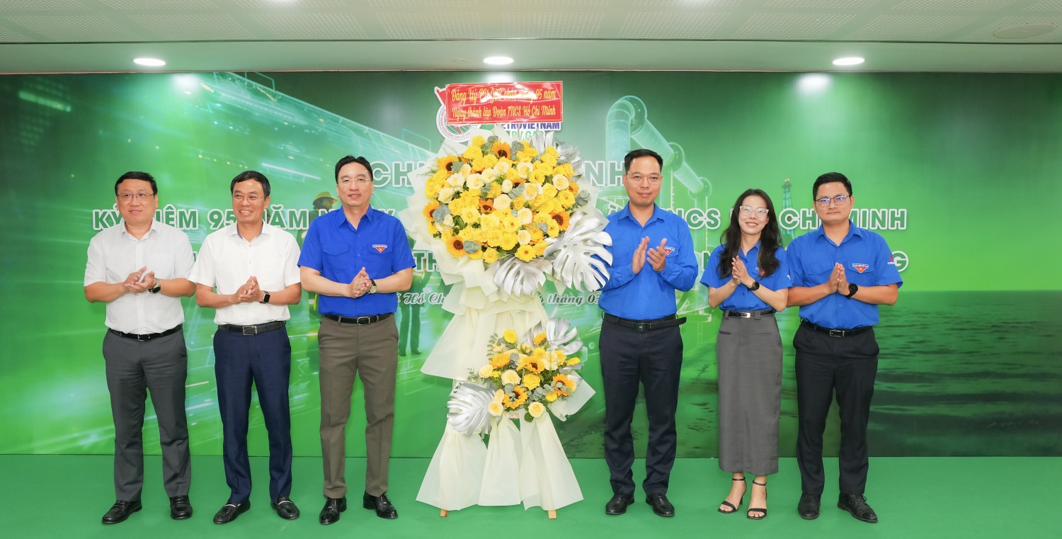 Lãnh đạo Tổng công ty chúc mừng Đoàn Thanh niên PV GAS nhân dịp kỷ niệm 95 năm ngày thành lập Đoàn TNCS Hồ Chí Minh