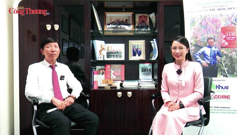 TS. Phan Hữu Thắng trao đổi với phóng viên Báo Công Thương