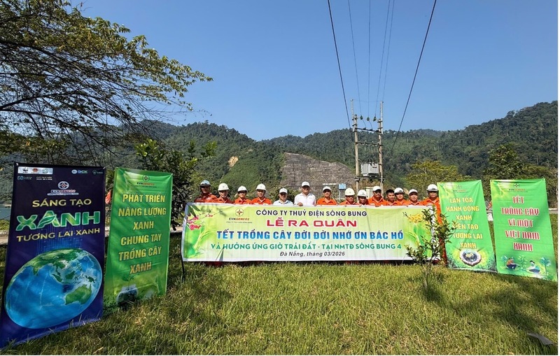 Ra quân chương trình “Tết trồng cây đời đời nhớ ơn Bác Hồ” và “Hưởng ứng Giờ Trái đất” năm 2026 tại Nhà máy Thủy điện Sông Bung 4. Ảnh: Văn Nhân