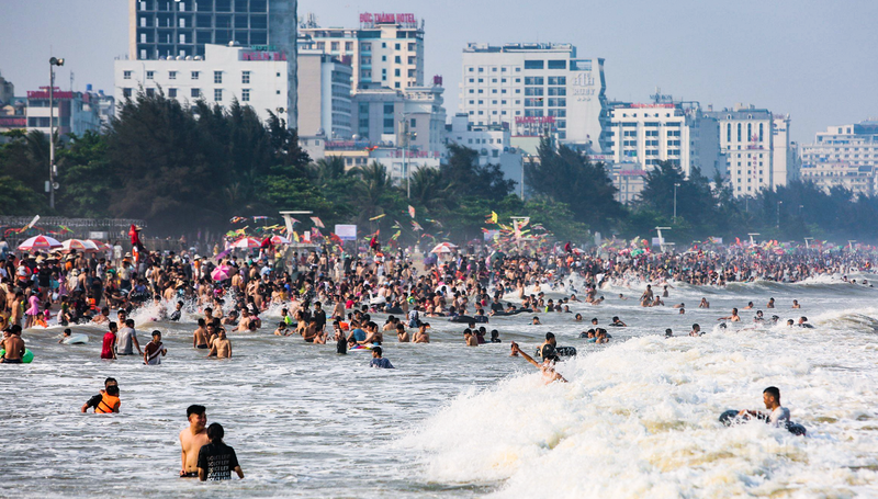Biển Sầm Sơn là một trong những điểm đến lý tưởng trong mùa du lịch 2026 và góp phần vào tăng trưởng ấn tượng của du lịch tỉnh Thanh Hoá trong những năm vừa qua. (Ảnh: Quốc Anh)