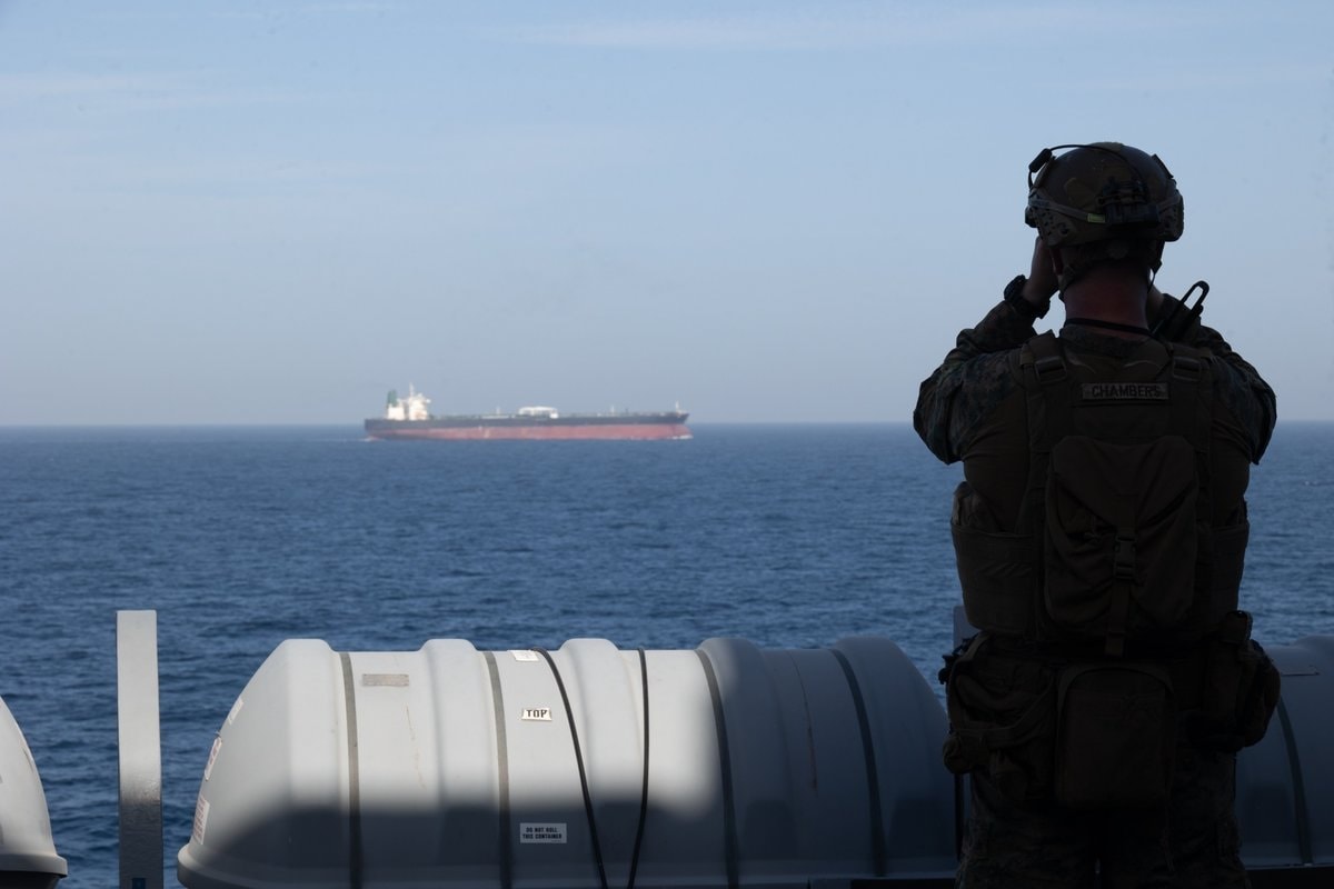 Mỹ đã tấn công và bắt giữ một tàu hàng của Iran đang trở về từ Trung Quốc. Ảnh: CENTCOM