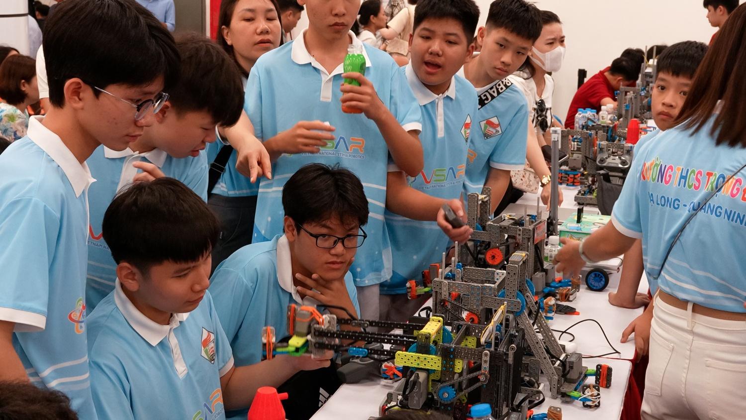 [Chùm ảnh] 37 trường STEM Innovation Petrovietnam hội tụ tại vòng chung kết VSAR 2025-2026