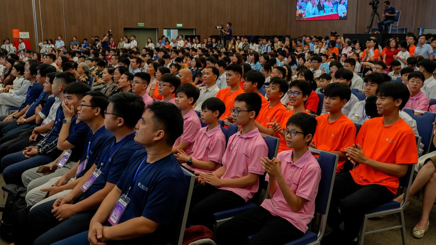 [Chùm ảnh] 37 trường STEM Innovation Petrovietnam hội tụ tại vòng chung kết VSAR 2025-2026