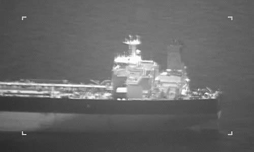Tàu dầu Iran bị Mỹ tập kích. Nguồn: CENTCOM