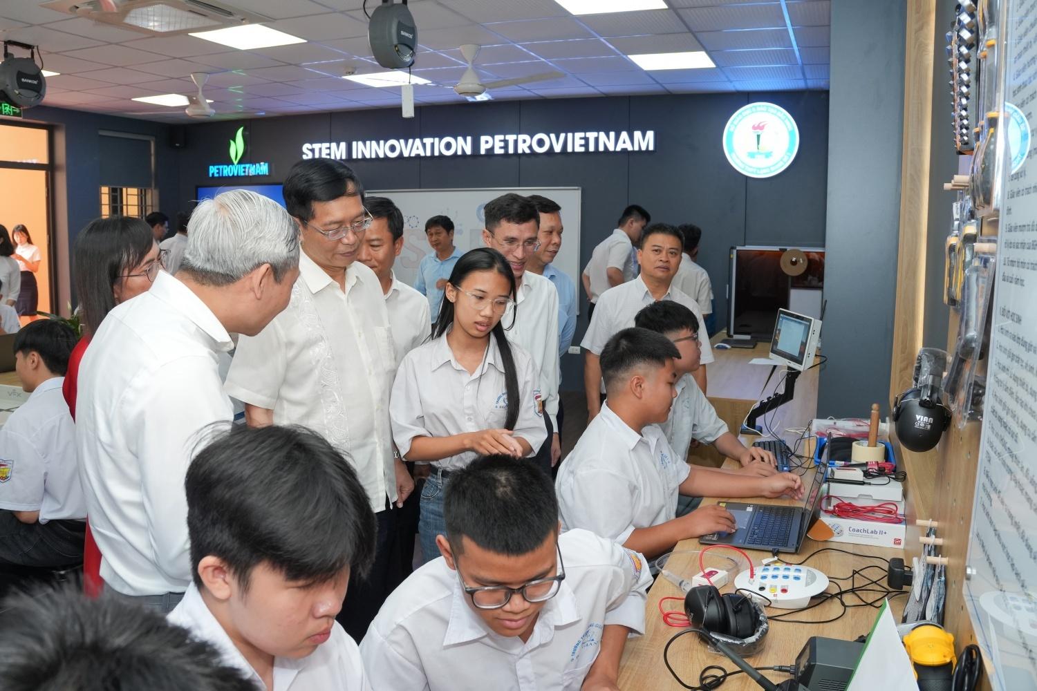 Petrovietnam khánh thành phòng thực hành giáo dục STEM tại Trường THPT Lạng Giang số 1 (Bắc Ninh)
