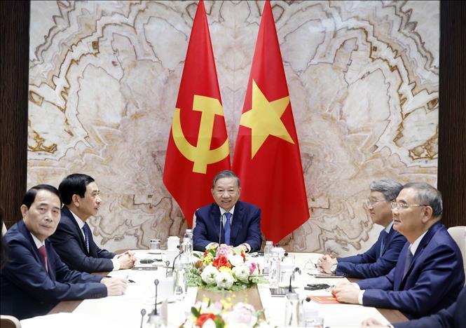 Tổng Bí thư, Chủ tịch nước Tô Lâm điện đàm trực tuyến với Tổng thống Liên bang Thụy Sĩ Guy Parmelin. Ảnh: Thống Nhất/TTXVN