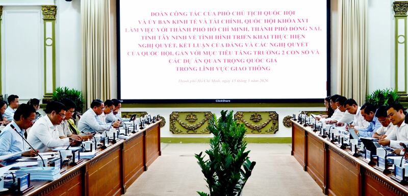 Toàn cảnh buổi làm việc.
