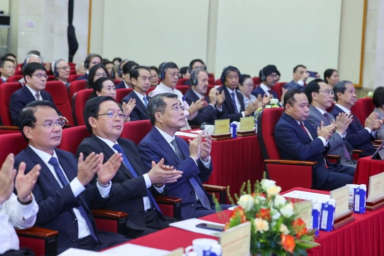 Thủ tướng Lê Minh Hưng đến dự buổi lễ và hội nghị. Tham dự hội nghị do Bộ Khoa học và Công nghệ (KH&CN) tổ chức có Phó Thủ tướng Chính phủ Hồ Quốc Dũng, Bộ trưởng Bộ KH&CN Vũ Hải Quân, lãnh đạo các bộ ngành, cơ quan Trung ương; đại diện các nước, tổ chức quốc tế tại Việt Nam; đại diện các doanh nghiệp, viện, trường, tập đoàn kinh tế; các nhà khoa học trong và ngoài nước.