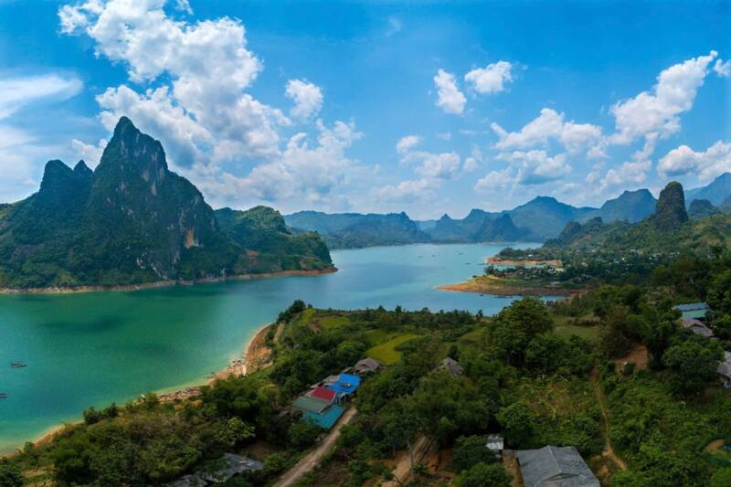 Lòng hồ thủy điện Sơn La nơi xây dựng Nhà máy sản xuất phao, sản phẩm nhựa và dự án điện mặt trời nổi. Ảnh: UBND xã Chiềng Lao