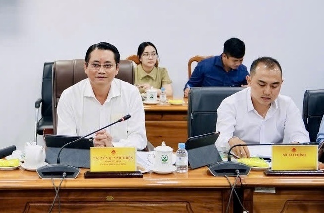 Ông Nguyễn Quỳnh Thiện - Phó Chủ tịch UBND tỉnh Vĩnh Long, phát biểu tại buổi làm việc. Ảnh: Tuyết Hiền.