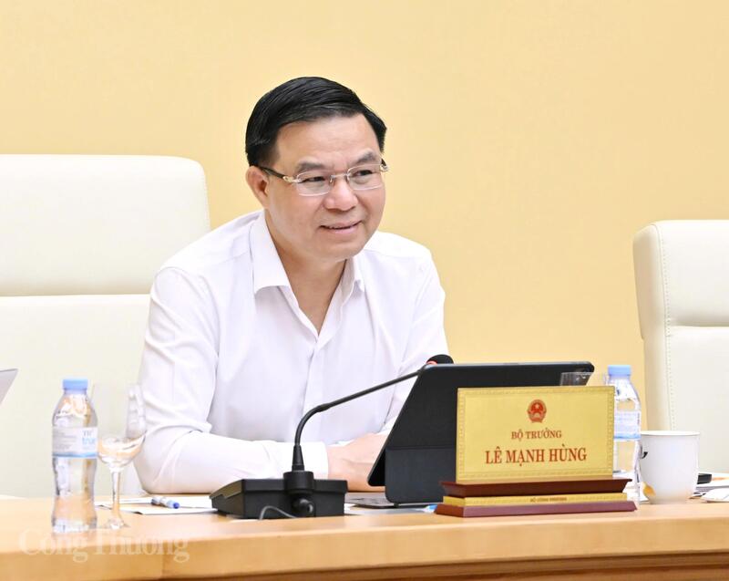 Bộ trưởng Bộ Công Thương Lê Mạnh Hùng chủ trì buổi làm việc. Ảnh: Cấn Dũng
