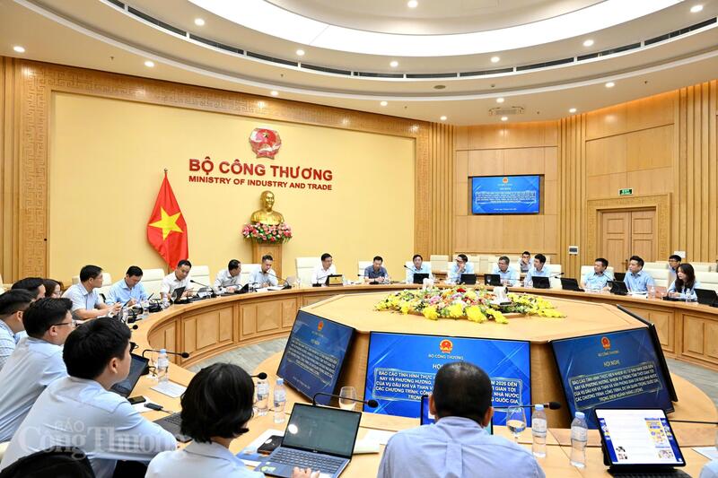 Tham dự buổi làm việc có đại diện lãnh đạo các đơn vị thuộc Bộ. Ảnh: Cấn Dũng