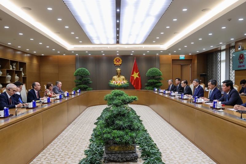Thủ tướng Lê Minh Hưng đề nghị hai bên phối hợp chặt chẽ triển khai các thỏa thuận đã được lãnh đạo cấp cao hai nước thống nhất; thúc đẩy trao đổi đoàn các cấp và hợp tác bền vững. Ảnh: VGP/Nhật Bắc
