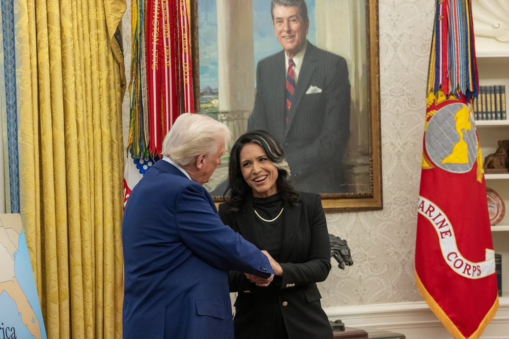 Tổng thống Mỹ Donald Trump và Giám đốc Tình báo Quốc gia Mỹ Tulsi Gabbard. Ảnh: X/TulsiGabbard gjqtb7-xgaa2a-6.jpg